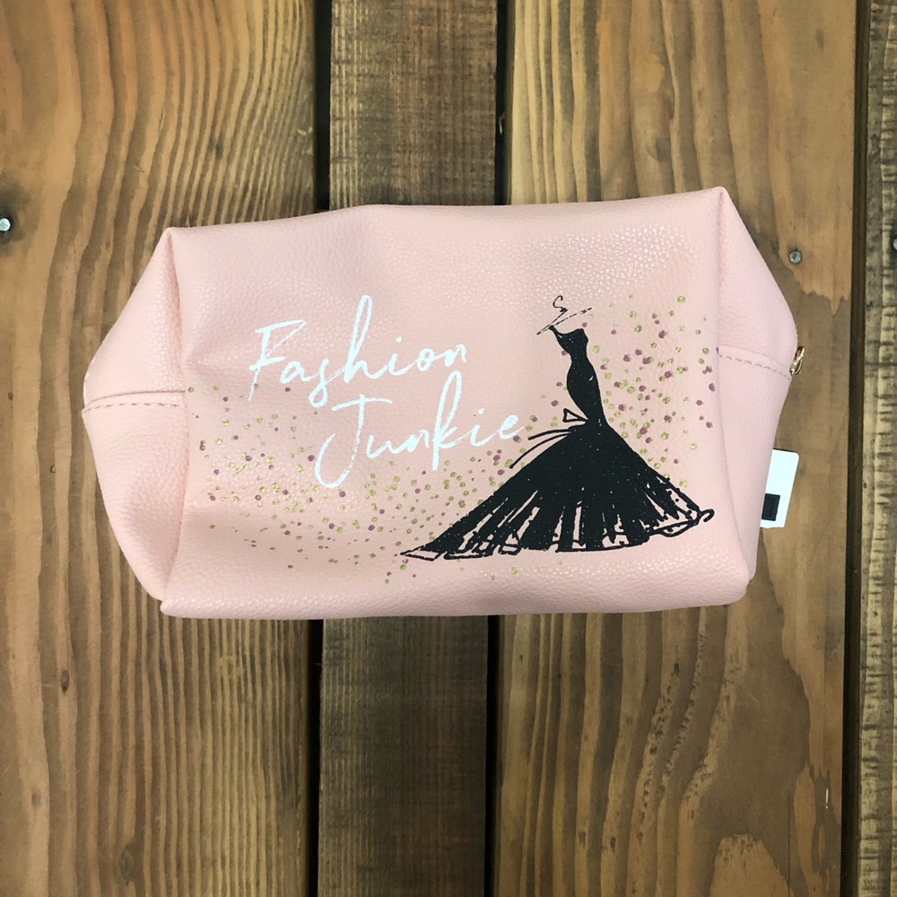 NWT Pink Makeup Bag “fashion junkie” - Picture 1 of 6